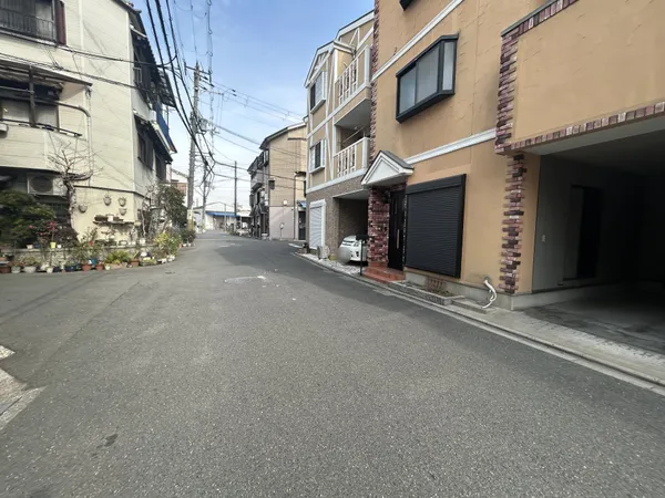 閑静な住宅街に佇む邸宅