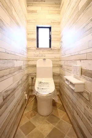 快適に使用できる温水洗浄便座仕様のトイレです。