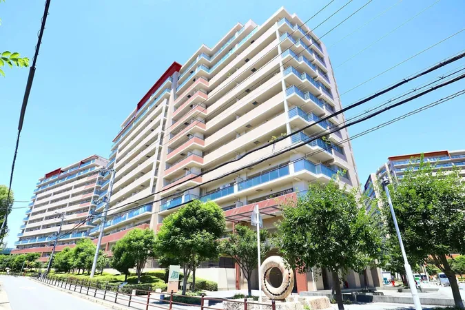 13階建て9階部分に位置する4LDK＋サービススペースのお部屋です。