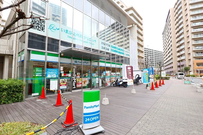 ファミリーマート都島善源寺町店まで徒歩1分。