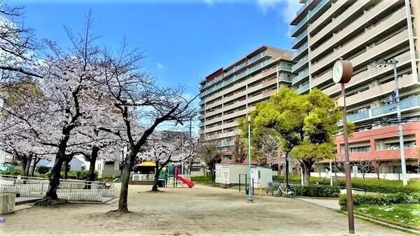 善源寺楠公園まで徒歩1分。