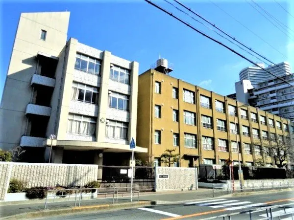大阪市立友渕中学校まで徒歩9分。