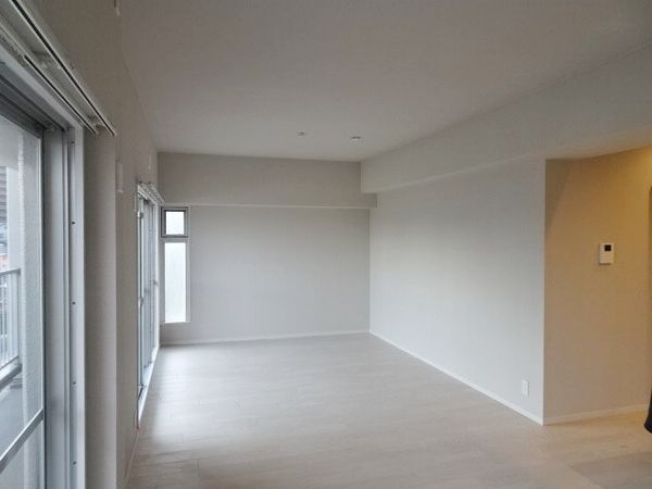 ファミールハイツ城東A棟 リビング