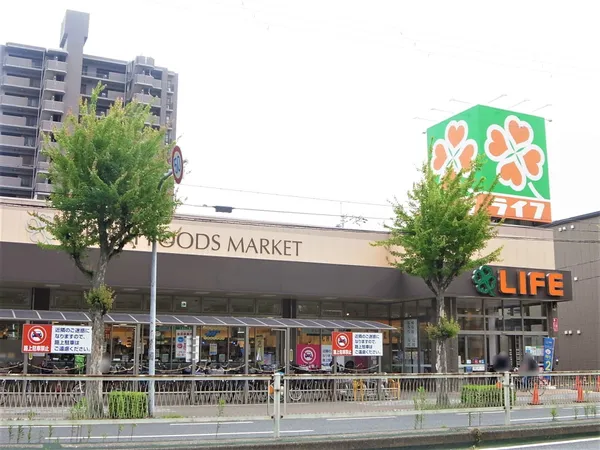 ライフ旭大宮店まで徒歩8分。
