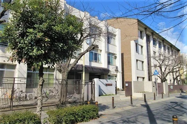 大阪市立旭陽中学校まで徒歩17分。
