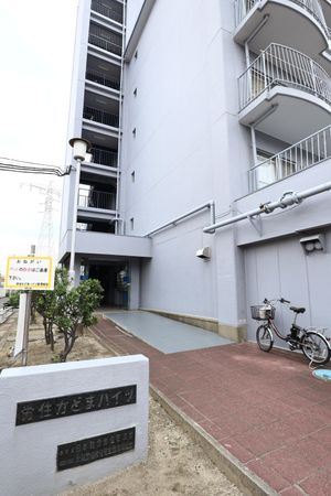 労住かどまハイツB棟 エントランス エントランス