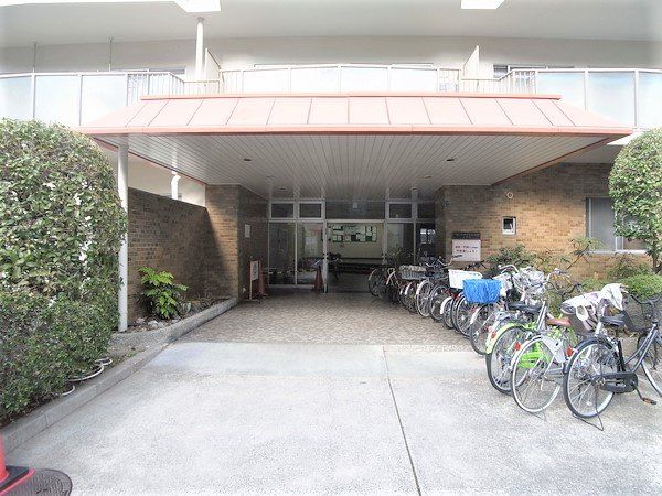 クローバーハイツ森小路二号棟 エントランス