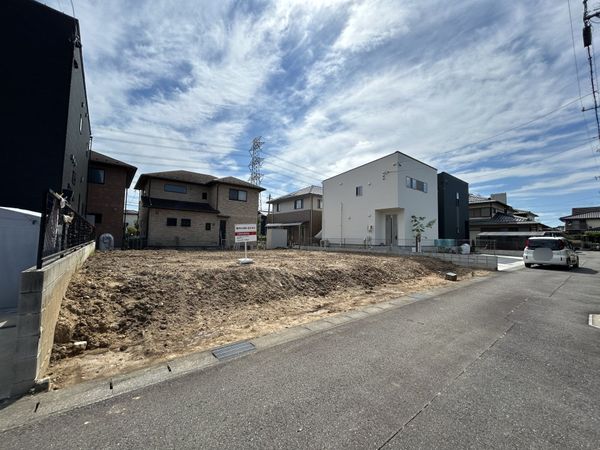 前面道路含む外観