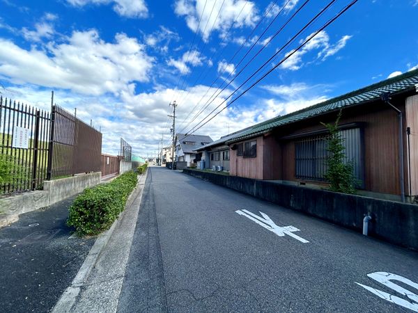 前面道路含む外観