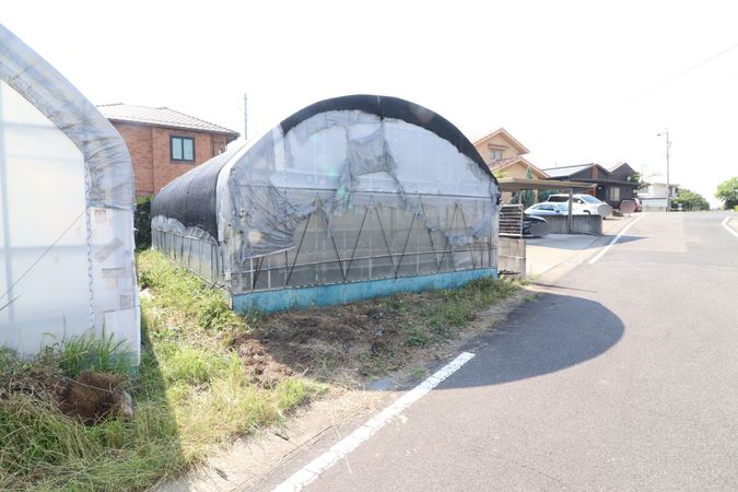 小牧市久保 前面道路含む外観 小牧市久保 前面道路含む外観