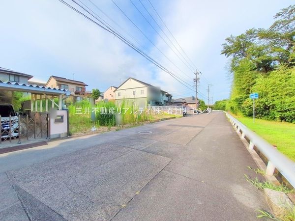 前面道路含む外観