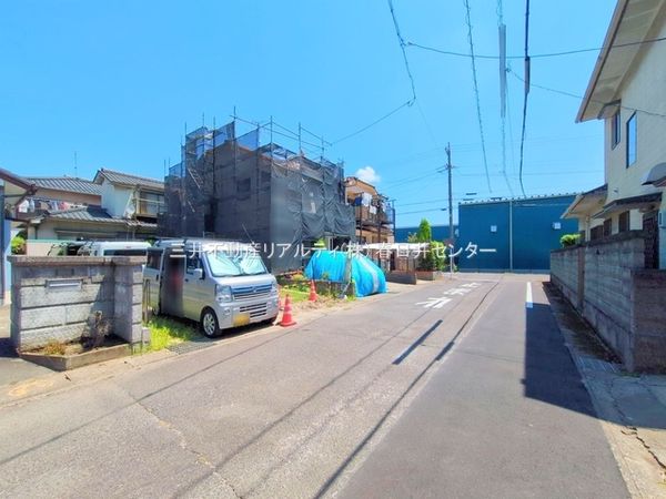 前面道路含む外観
