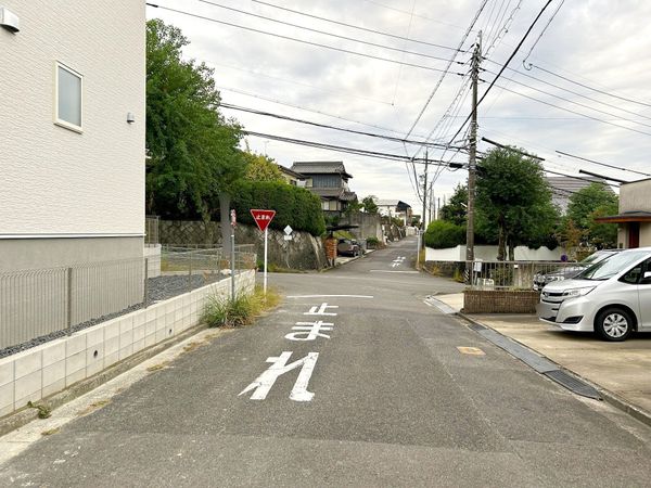 前面道路含む外観