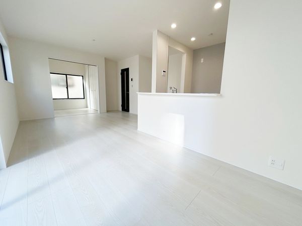 春日井市東野町西2丁目 6号棟 リビング