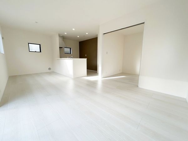 春日井市東野町西2丁目 2号棟 リビング