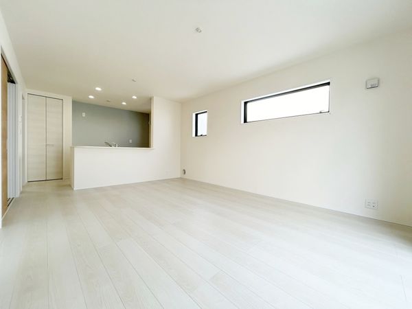 春日井市東野町西2丁目 1号棟 リビング