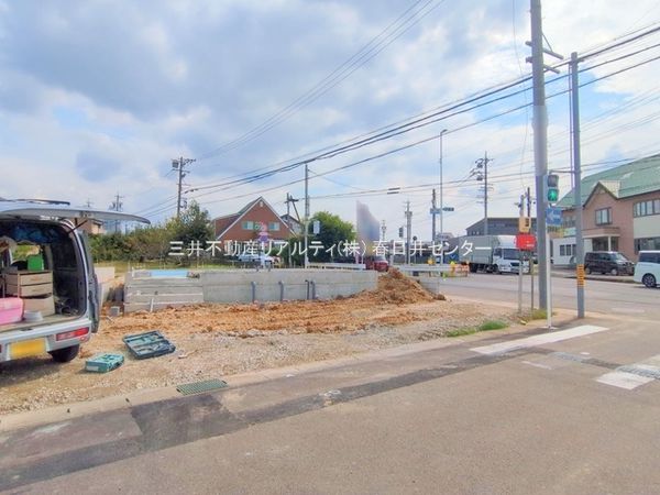 前面道路含む外観