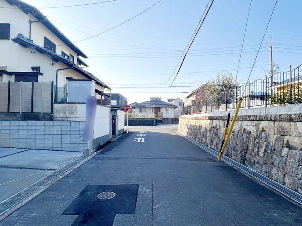 春日井市中央台6丁目 2号棟 前面道路含む外観
