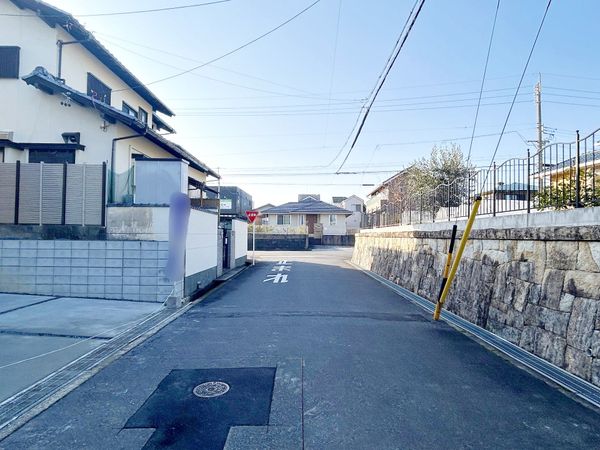春日井市中央台6丁目 1号棟 前面道路含む外観