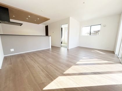 春日井市岩野町1丁目 リビング