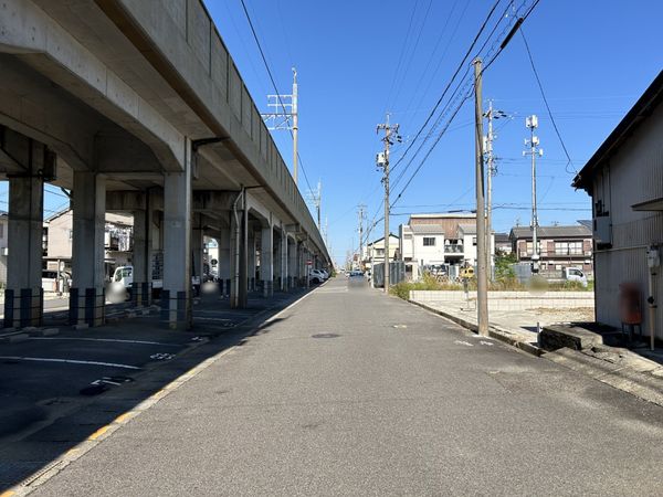 前面道路含む外観