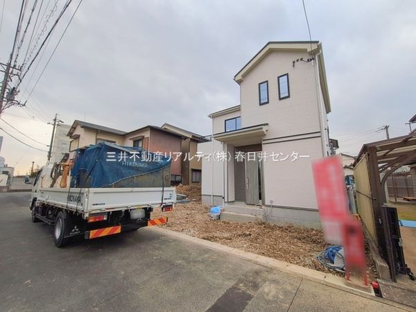 春日井市牛山町 新築 前面道路含む外観