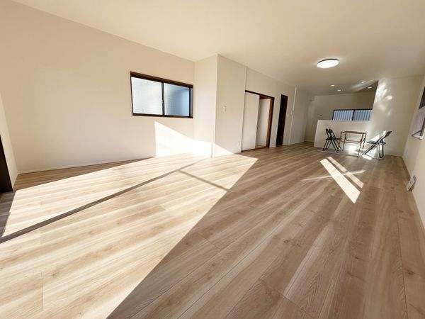 小牧市古雅4丁目 リビング