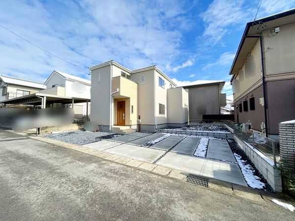 春日井市神屋町焼山 新築戸建 前面道路含む外観