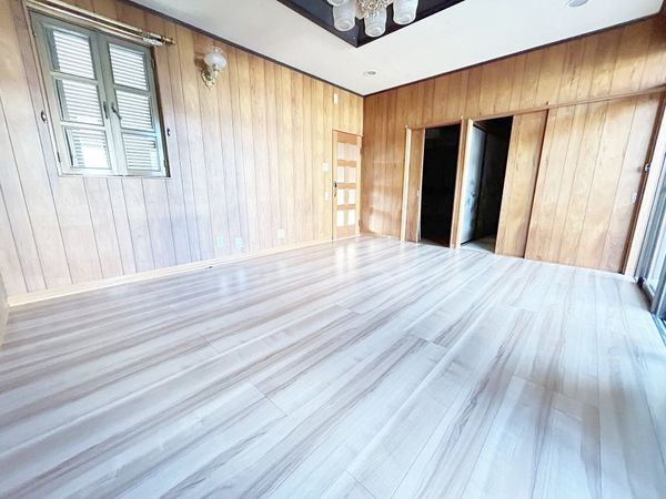 春日井市石尾台5丁目 リビング