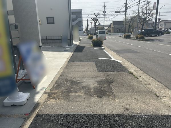 春日井市西高山町2丁目 3号棟 前面道路含む外観