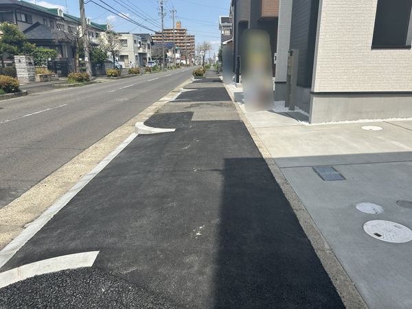 春日井市西高山町2丁目 3号棟 前面道路含む外観