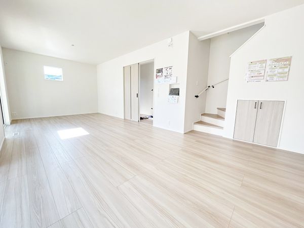 春日井市岩成台7丁目 1号棟 リビング リビング