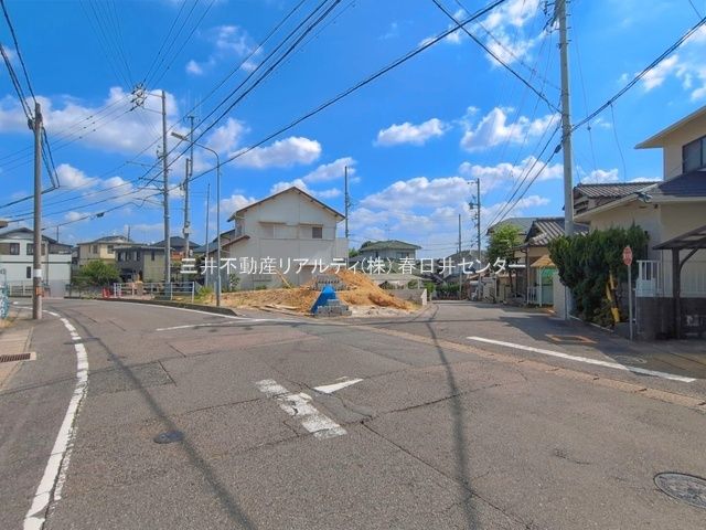 前面道路含む外観