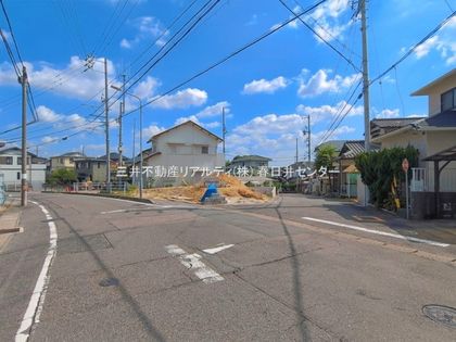前面道路含む外観