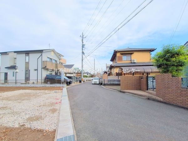 春日井市気噴町1丁目 3号棟 前面道路含む外観 春日井市気噴町1丁目 3号棟 前面道路含む外観