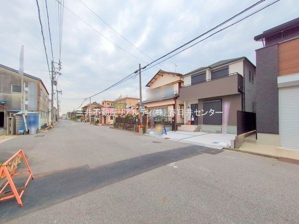 春日井市高蔵寺町3丁目 前面道路含む外観 春日井市高蔵寺町3丁目 前面道路含む外観