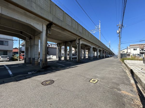 春日井市花長町1丁目 前面道路含む外観 春日井市花長町1丁目 前面道路含む外観