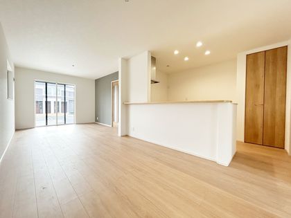 春日井市東野町西2丁目 4号棟 リビング