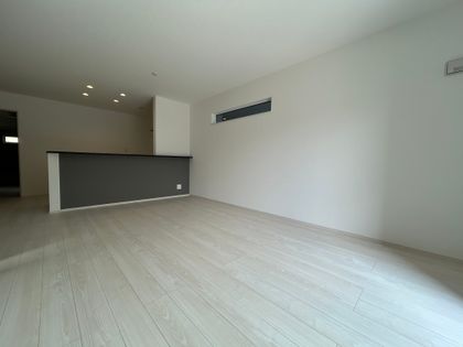 春日井市東野町西2丁目 1号棟 リビング