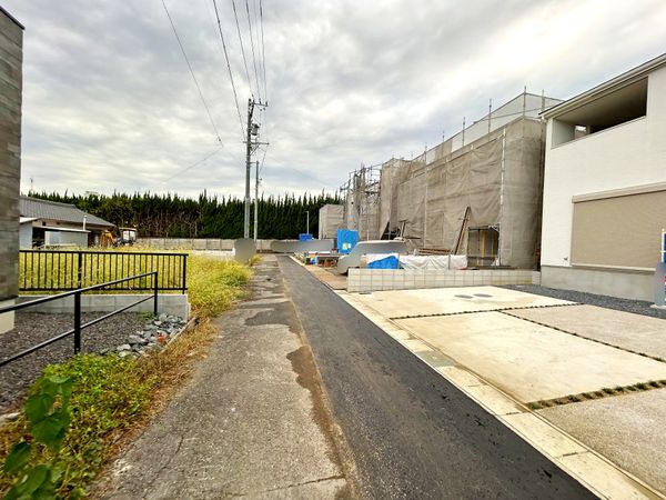 小牧市大字下末 3号棟 前面道路含む外観 小牧市大字下末 3号棟 前面道路含む外観
