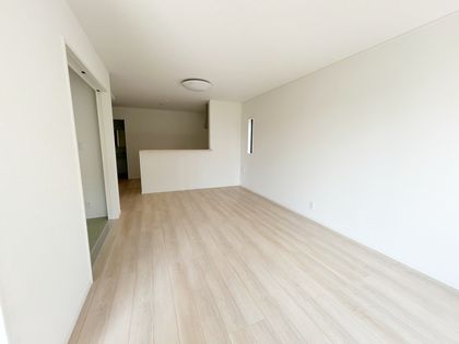 春日井市穴橋町3丁目 3号棟 リビング