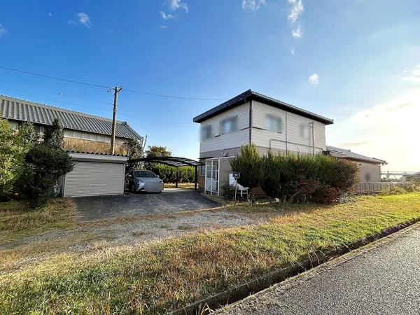 角地ならではの開放感と陽光に包まれた広々敷地。住まいを自由に設計できます。