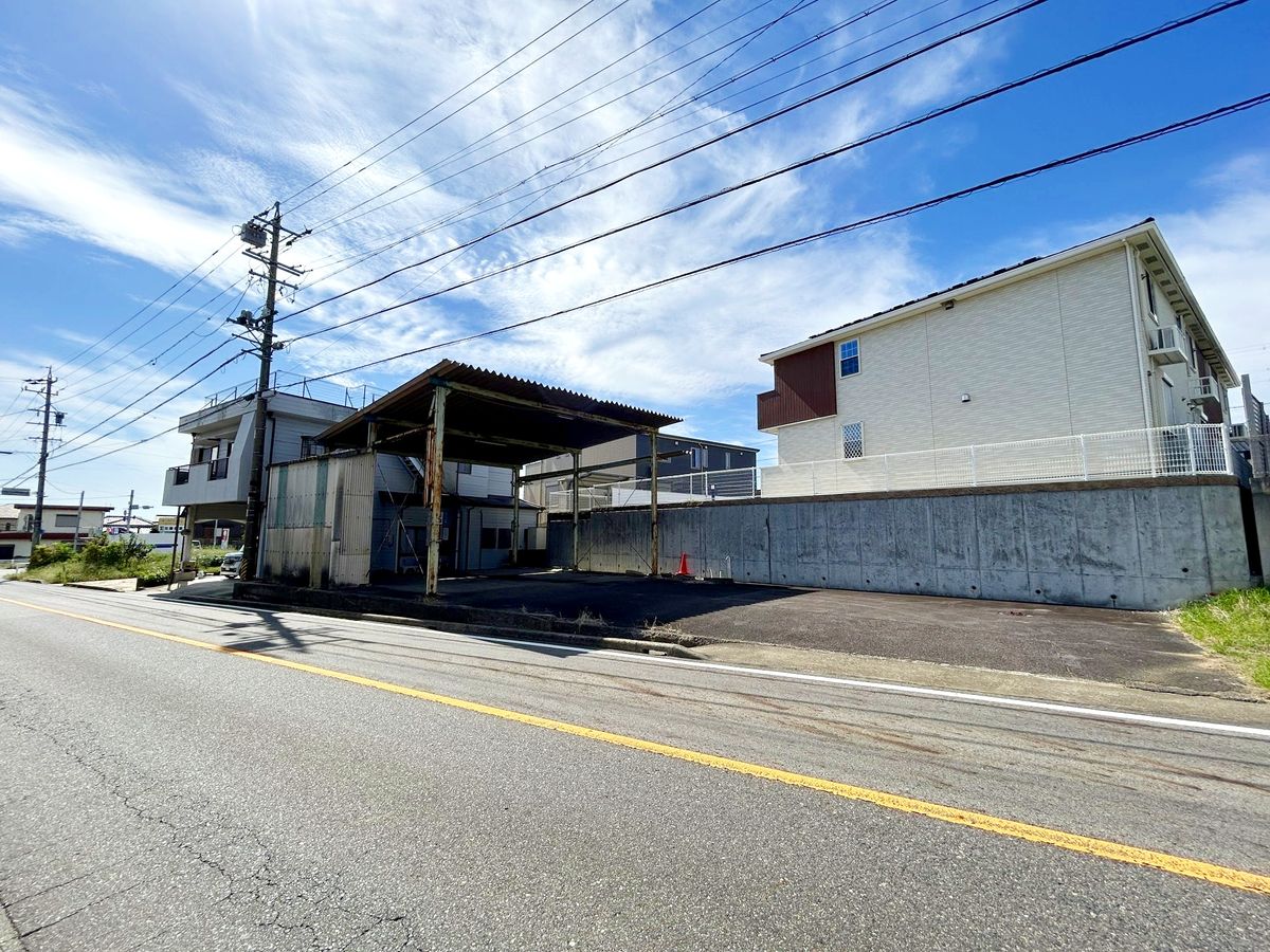 前面道路含む外観