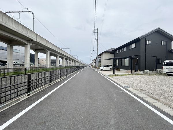 豊田花園土地区画整理事業12街区4 前面道路含む外観 豊田花園土地区画整理事業12街区4 前面道路含む外観
