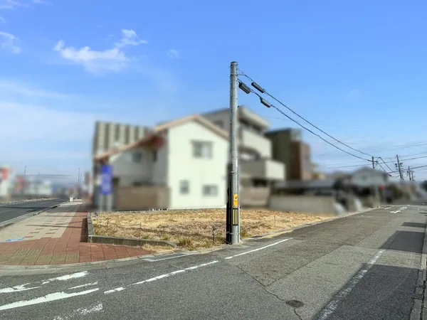 南面道路に接します。