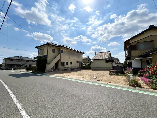 前面道路を含む外観