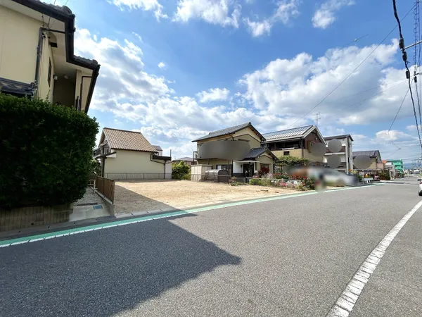 前面道路を含む外観