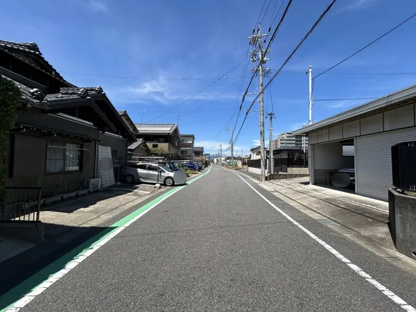 前面道路を含む外観