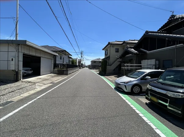 前面道路を含む外観