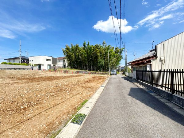 前面道路含む外観